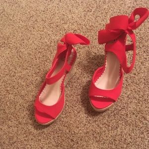 Red Wedges with bows